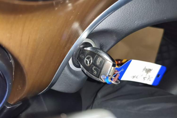 Used Mercedes-Benz V-Class 2020 V 260 Prestige Edition Vehicle Key
