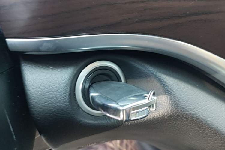 Used Mercedes-Benz V-Class 2020 V 260 Avantgarde Edition Vehicle Key