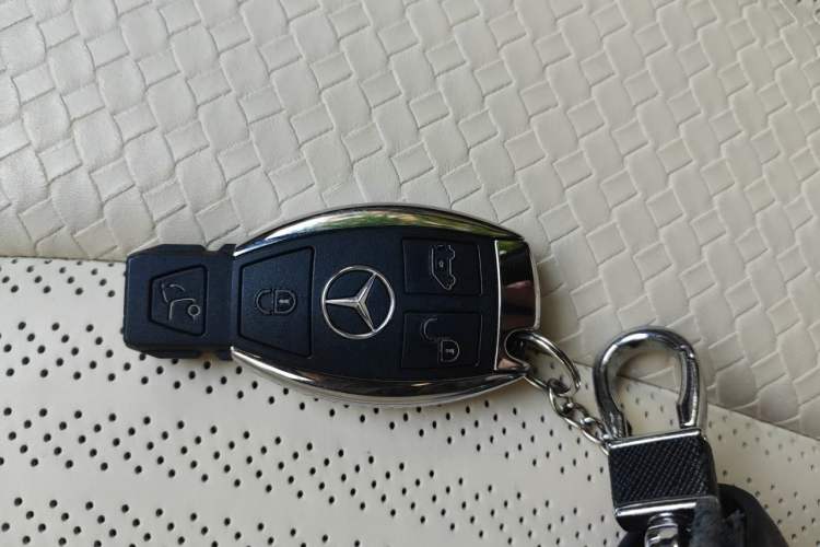 Used Mercedes-Benz V-Class 2020 V 260 L Long-wheelbase Luxury Edition Vehicle Key