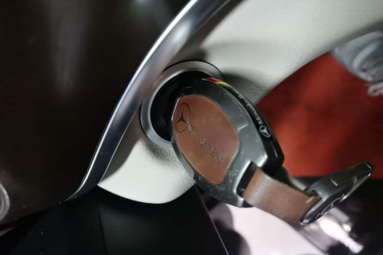Used Mercedes-Benz V-Class 2020 V 260 Avantgarde Edition Vehicle Key