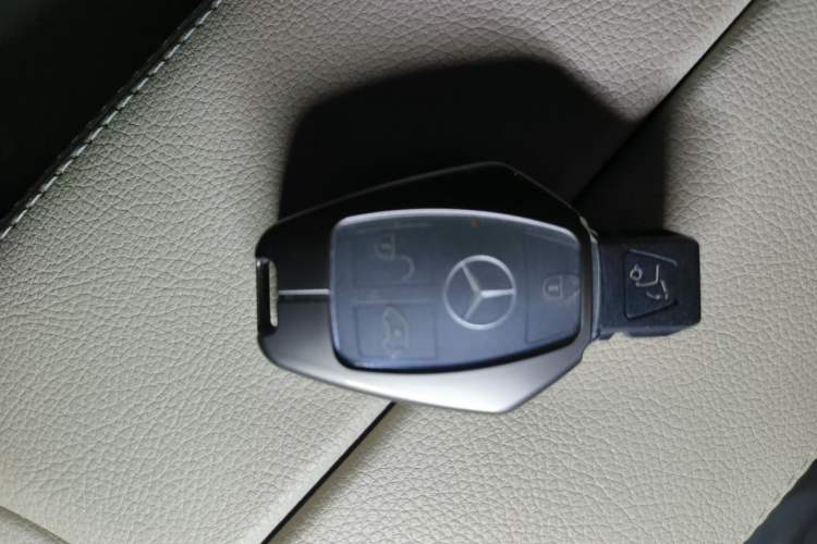 Used Mercedes-Benz V-Class 2020 V 260 Prestige Edition Vehicle Key