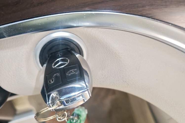 Used Mercedes-Benz V-Class 2020 V 260 Avantgarde Edition Vehicle Key
