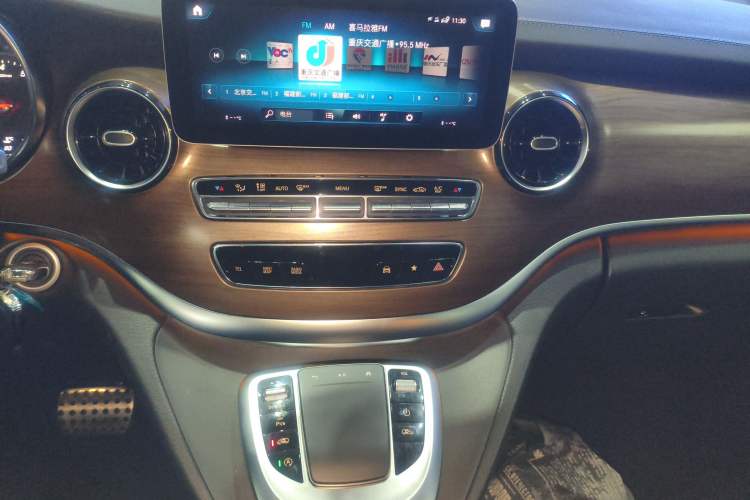 Used Mercedes-Benz V-Class 2020 V 260 Prestige Edition Audio And AC Panel