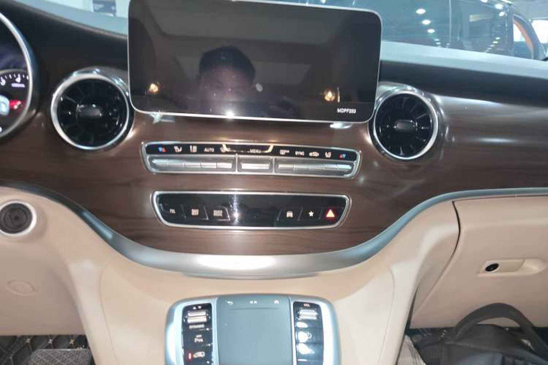 Used Mercedes-Benz V-Class 2020 V 260 Avantgarde Edition Audio And AC Panel