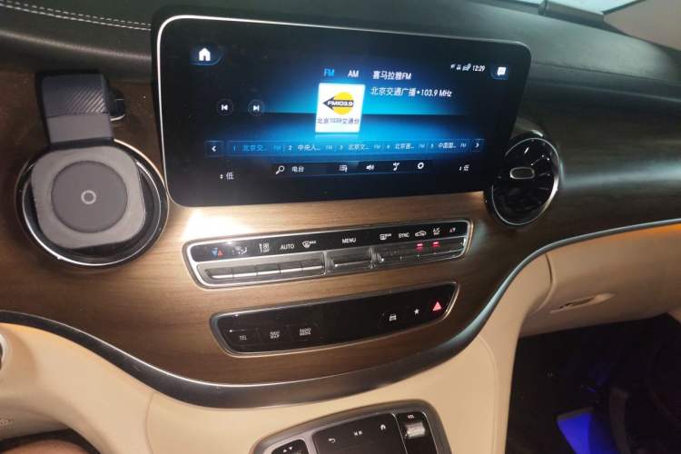 Used Mercedes-Benz V-Class 2020 V 260 L Long-wheelbase Luxury Edition Audio And AC Panel