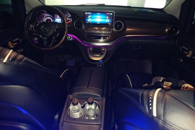 Used Mercedes-Benz V-Class 2020 V 260 Avantgarde Edition Center Console