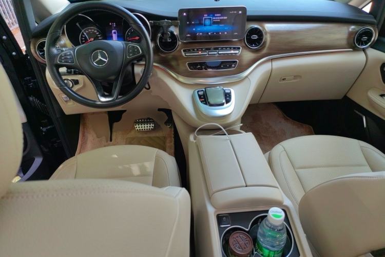 Used Mercedes-Benz V-Class 2020 V 260 Prestige Edition Center Console
