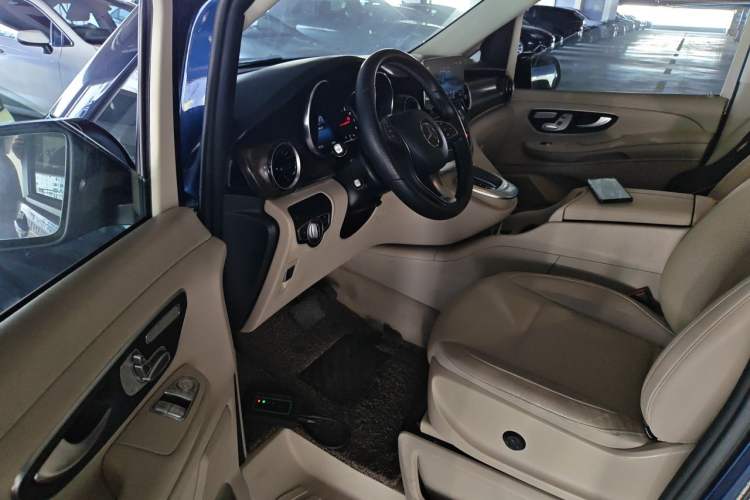 Used Mercedes-Benz V-Class 2020 V 260 Avantgarde Edition Driver Seat