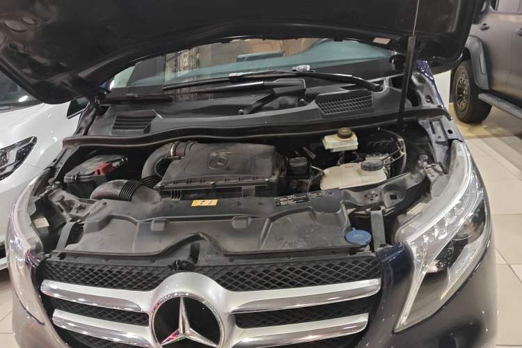 Used Mercedes-Benz V-Class 2020 V 260 Avantgarde Edition Engine Bay