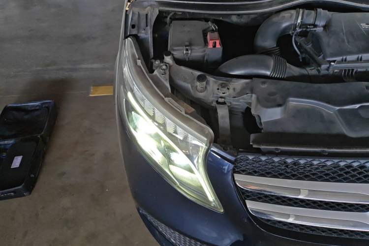 Used Mercedes-Benz V-Class 2020 V 260 Avantgarde Edition Engine Bay Right