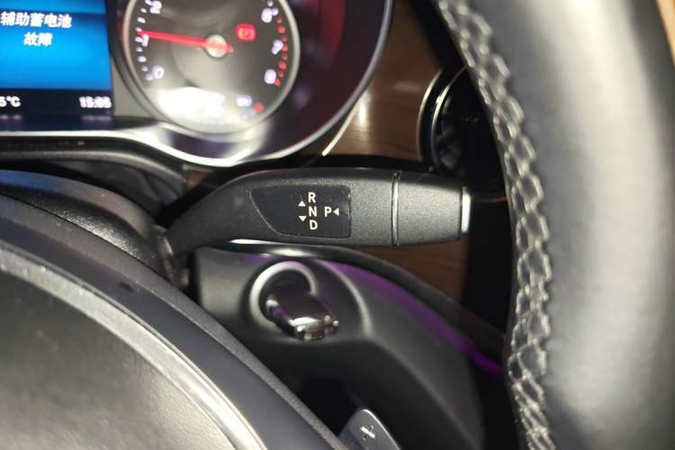 Used Mercedes-Benz V-Class 2020 V 260 Avantgarde Edition Gear Lever