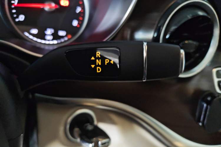 Used Mercedes-Benz V-Class 2020 V 260 Avantgarde Edition Gear Lever