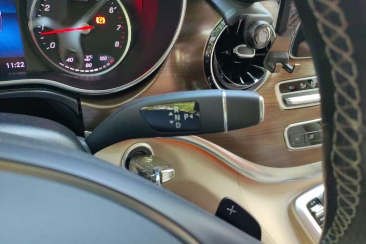Used Mercedes-Benz V-Class 2020 V 260 Prestige Edition Gear Lever