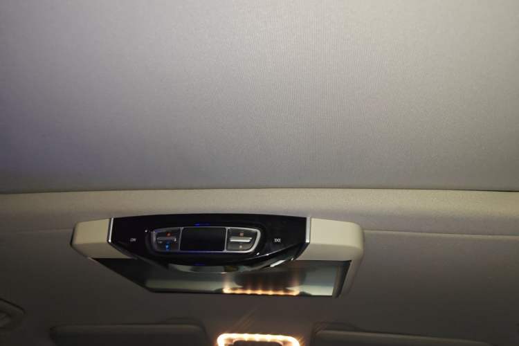 Used Mercedes-Benz V-Class 2020 V 260 Avantgarde Edition Headliner