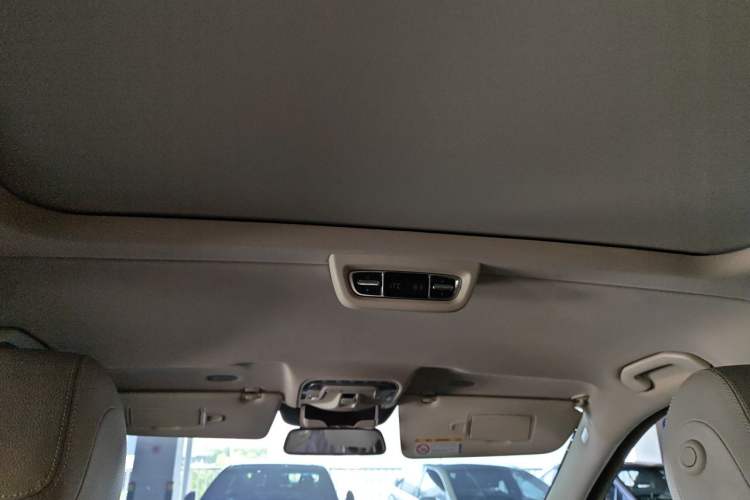 Used Mercedes-Benz V-Class 2020 V 260 Avantgarde Edition Headliner