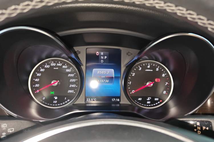 Used Mercedes-Benz V-Class 2020 V 260 Avantgarde Edition Instrument Cluster