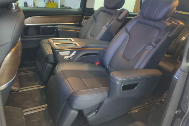 Used Mercedes-Benz V-Class 2020 V 260 Prestige Edition Interior 4