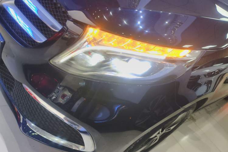 Used Mercedes-Benz V-Class 2020 V 260 Prestige Edition Left Front Headlight