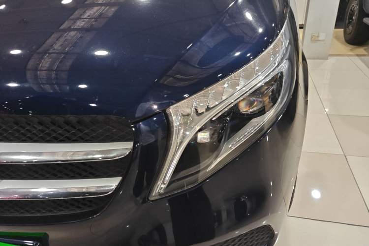 Used Mercedes-Benz V-Class 2020 V 260 Avantgarde Edition Left Front Headlight