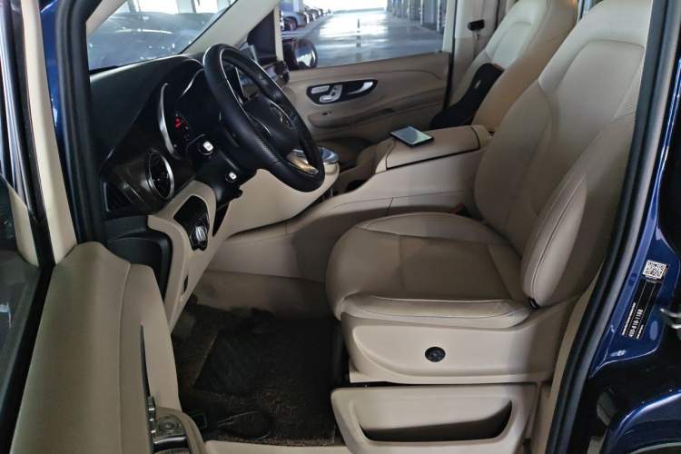 Used Mercedes-Benz V-Class 2020 V 260 Avantgarde Edition Left Front Seat