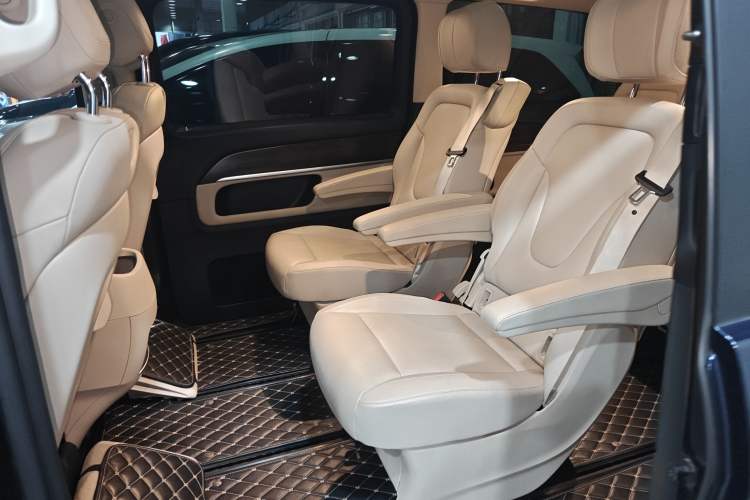 Used Mercedes-Benz V-Class 2020 V 260 Avantgarde Edition Left Rear Seat