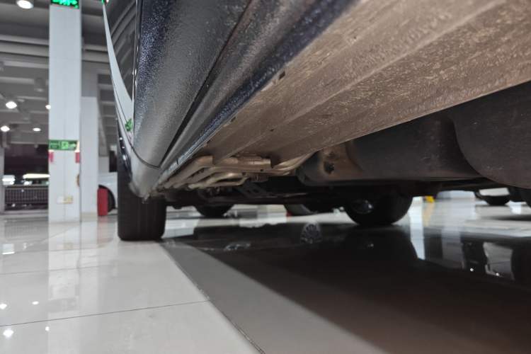 Used Mercedes-Benz V-Class 2020 V 260 Avantgarde Edition Left Side Sill