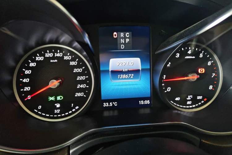 Used Mercedes-Benz V-Class 2020 V 260 Avantgarde Edition Odometer Close Up
