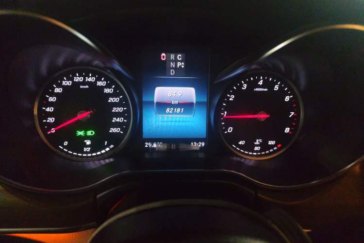Used Mercedes-Benz V-Class 2020 V 260 L Long-wheelbase Luxury Edition Odometer Close Up