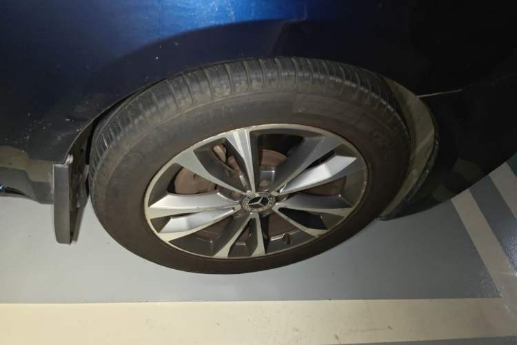 Used Mercedes-Benz V-Class 2020 V 260 Avantgarde Edition Right Front Wheel Hub