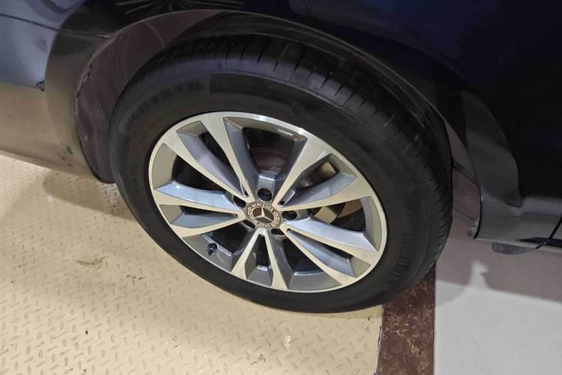 Used Mercedes-Benz V-Class 2020 V 260 Avantgarde Edition Right Rear Wheel Hub