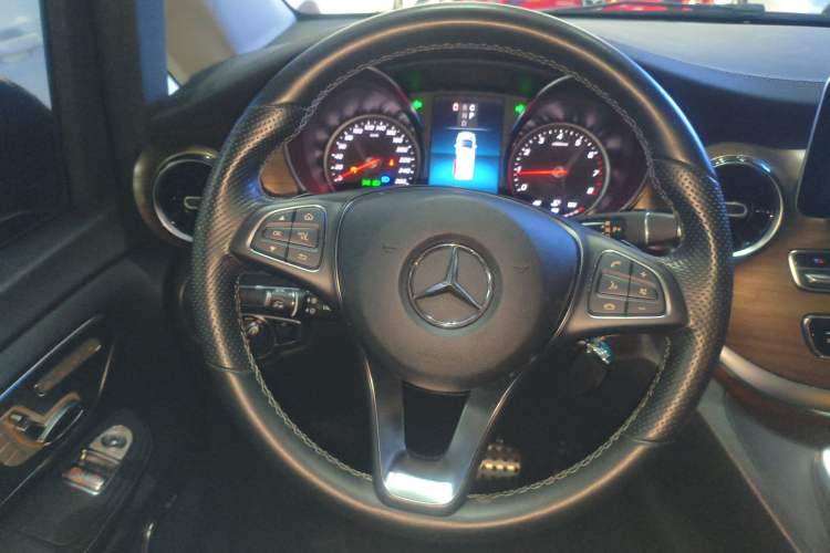 Used Mercedes-Benz V-Class 2020 V 260 Prestige Edition Steering Wheel