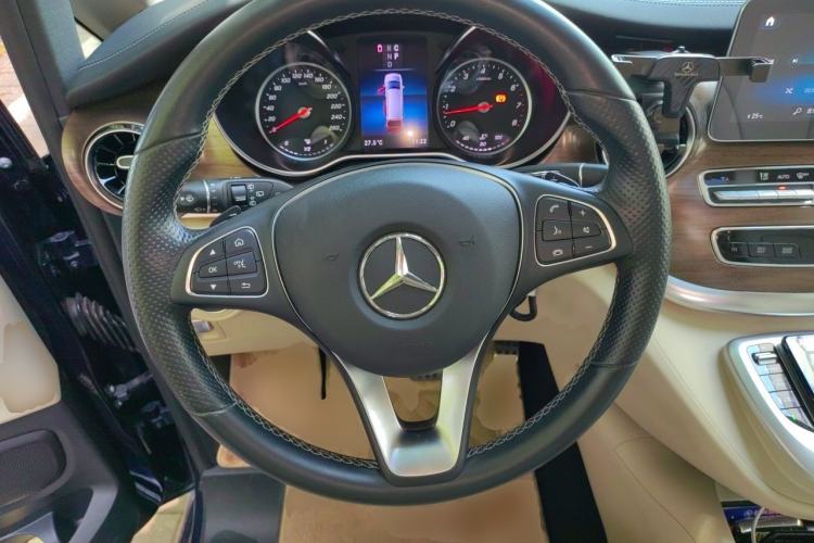 Used Mercedes-Benz V-Class 2020 V 260 Prestige Edition Steering Wheel