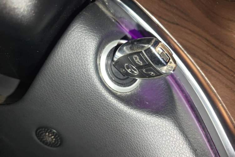 Used Mercedes-Benz V-Class 2020 V 260 Avantgarde Edition Vehicle Key