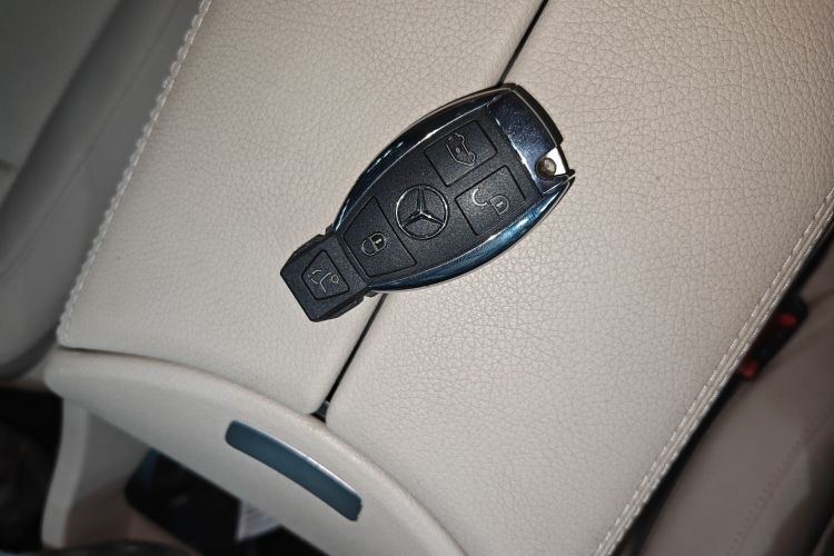 Used Mercedes-Benz V-Class 2020 V 260 Avantgarde Edition Vehicle Key