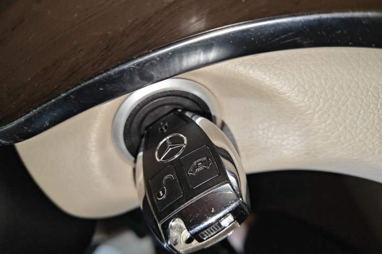 Used Mercedes-Benz V-Class 2020 V 260 Avantgarde Edition Vehicle Key