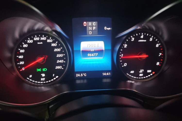 Used Mercedes-Benz V-Class 2020 V 260 Prestige Edition Odometer Close Up
