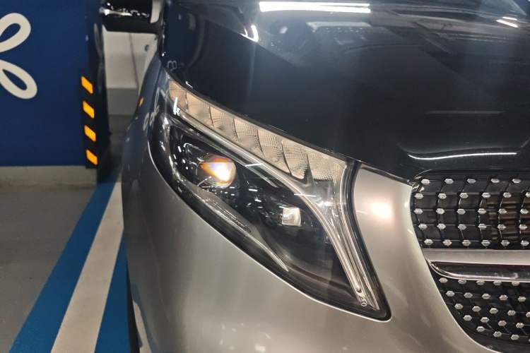 Used Mercedes-Benz V-Class 2020 V 260 Prestige Edition Right Front Headlight