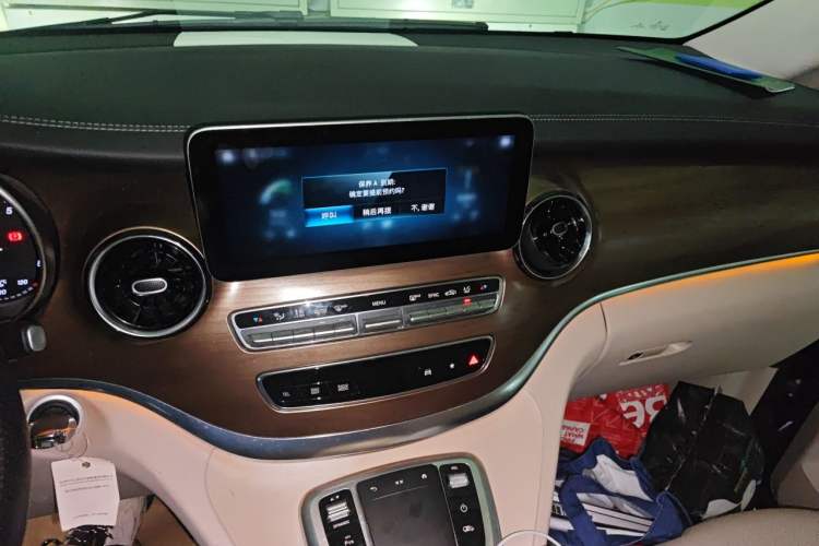Used Mercedes-Benz V-Class 2020 V 260 L Long-wheelbase Luxury Edition Audio And AC Panel