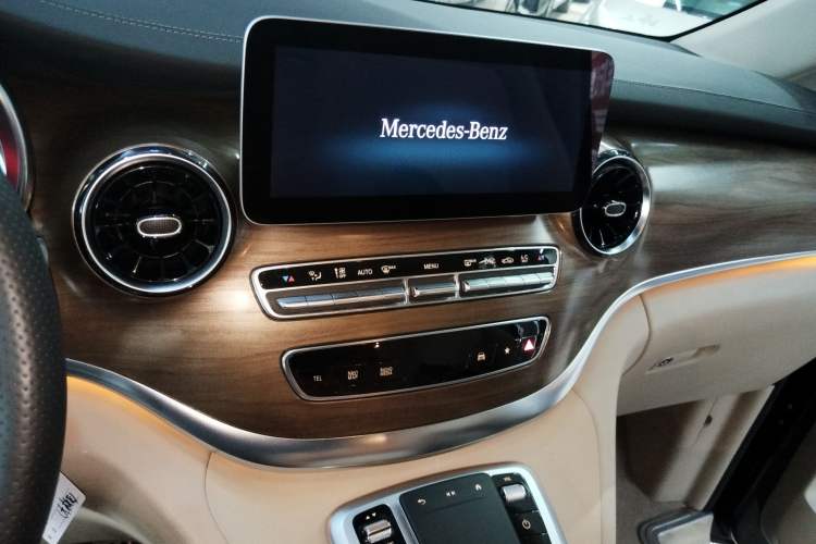 Used Mercedes-Benz V-Class 2020 V 260 L Long-wheelbase Luxury Edition Audio And AC Panel