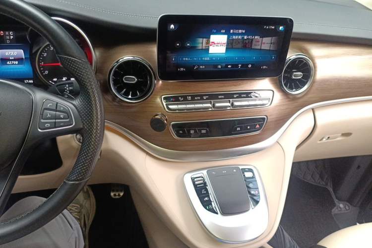 Used Mercedes-Benz V-Class 2020 V 260 Prestige Edition Audio And AC Panel