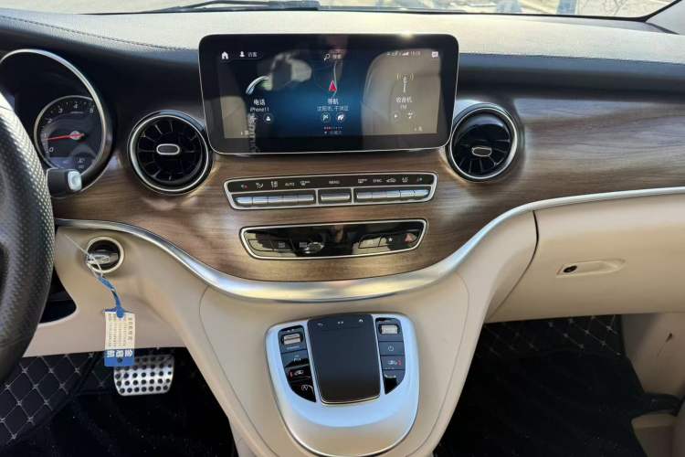 Used Mercedes-Benz V-Class 2020 V 260 Prestige Edition Audio And AC Panel