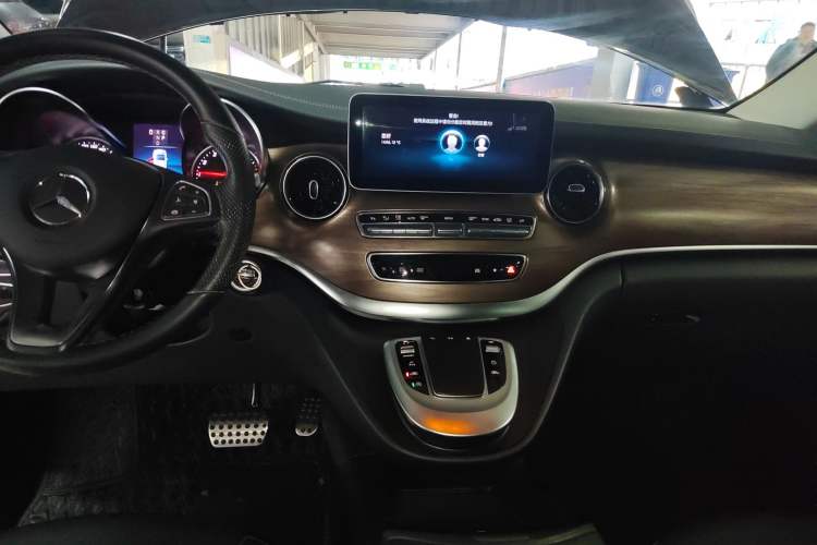 Used Mercedes-Benz V-Class 2020 V 260 L Long-wheelbase Luxury Edition Audio And AC Panel