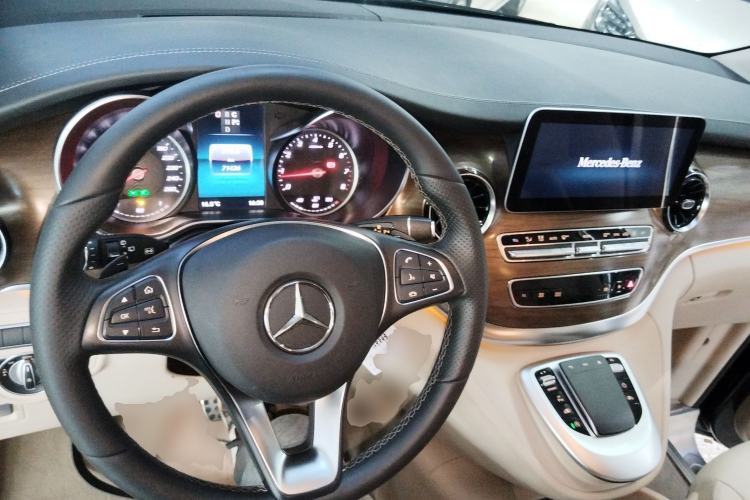 Used Mercedes-Benz V-Class 2020 V 260 L Long-wheelbase Luxury Edition Center Console