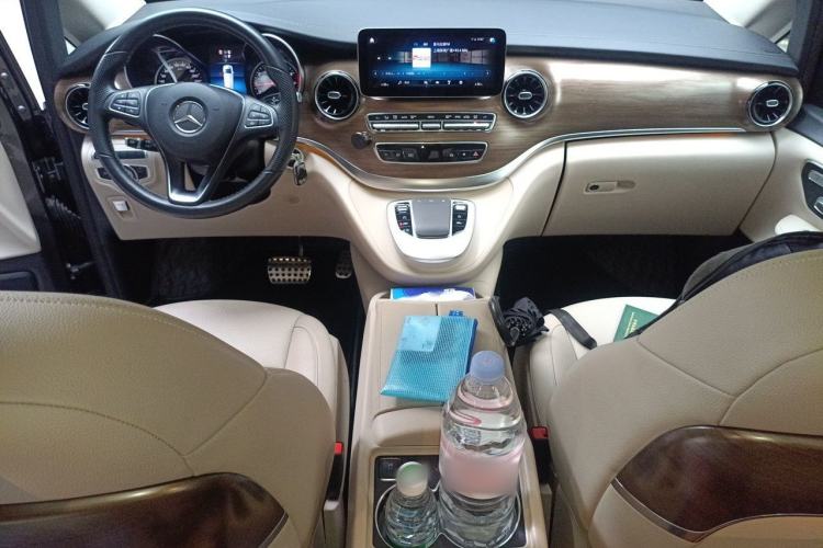 Used Mercedes-Benz V-Class 2020 V 260 Prestige Edition Center Console