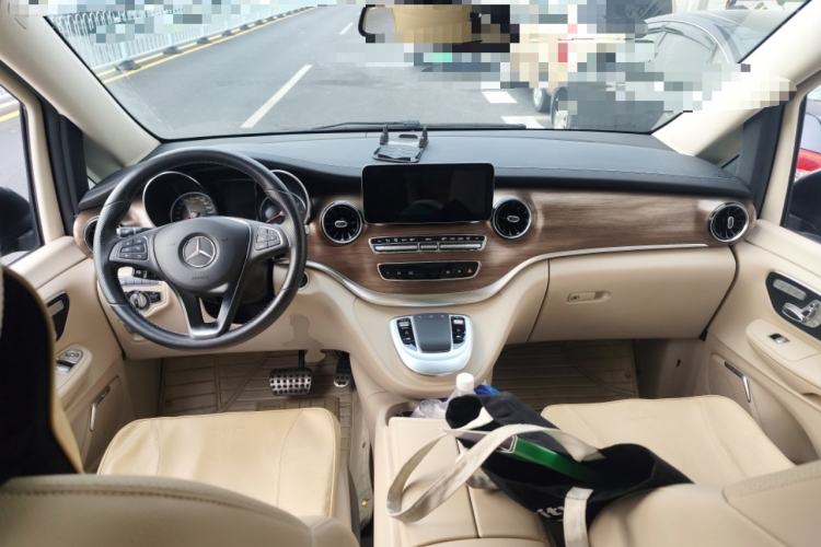 Used Mercedes-Benz V-Class 2020 V 260 L Long-wheelbase Luxury Edition Center Console
