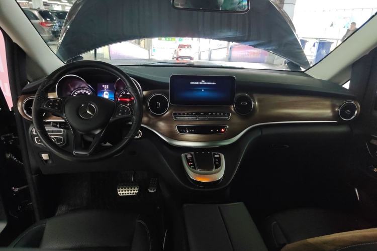 Used Mercedes-Benz V-Class 2020 V 260 L Long-wheelbase Luxury Edition Center Console
