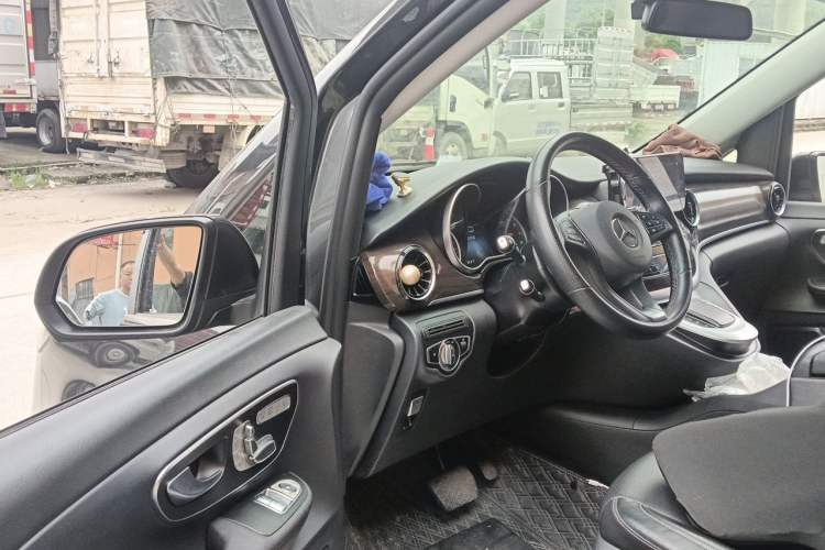 Used Mercedes-Benz V-Class 2020 V 260 Avantgarde Edition Driver Seat
