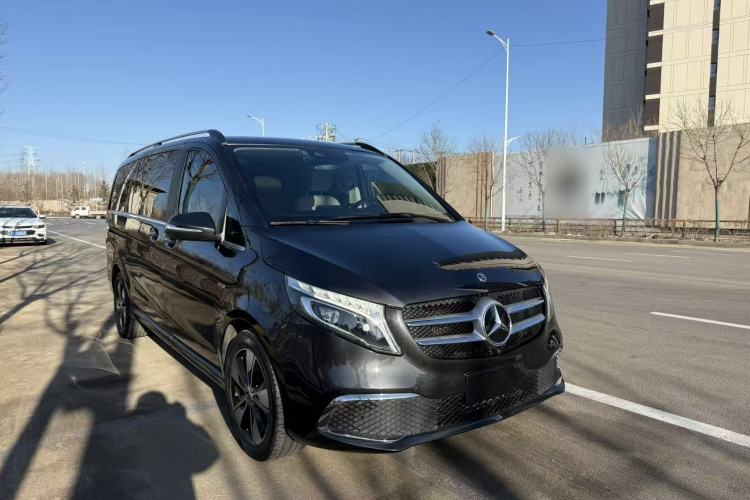 Used Mercedes-Benz V-Class 2020 V 260 Prestige Edition Front Right 45 Deg