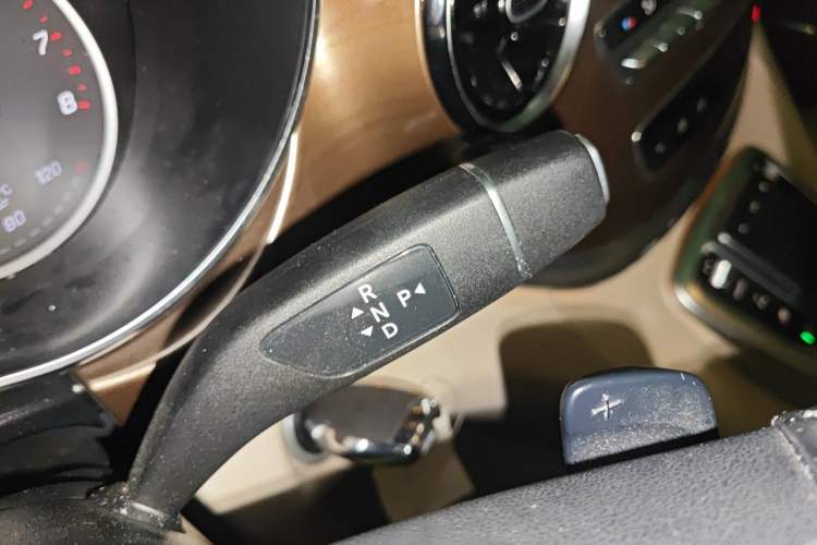 Used Mercedes-Benz V-Class 2020 V 260 L Long-wheelbase Luxury Edition Gear Lever