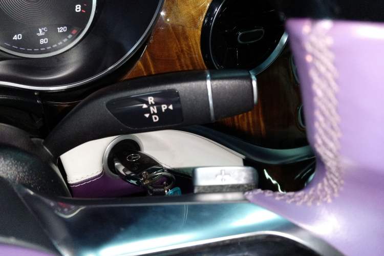 Used Mercedes-Benz V-Class 2020 V 260 L Long-wheelbase Luxury Edition Gear Lever